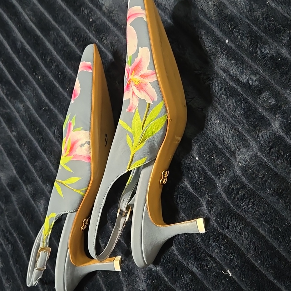 Vero Cuoio Gray Floral Slingback Heels - Picture 6 of 6